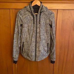 Size 6 Lululemon rain jacket